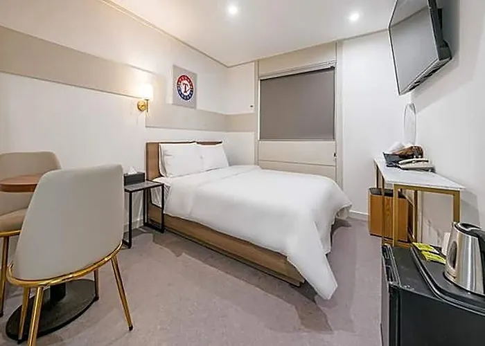 Dongdaemun History And Culture Park Station Stay-in Hotel Seúl